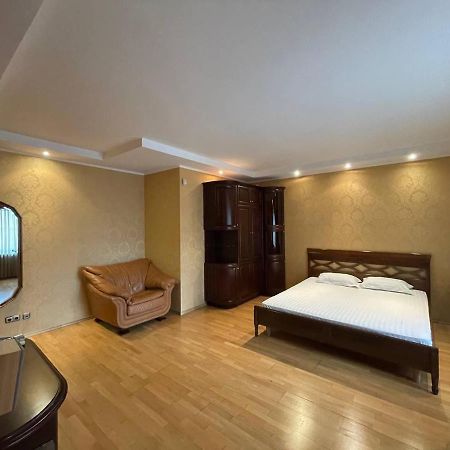 One Bedroom Kreschatik Str 4 เคียฟ ภายนอก รูปภาพ