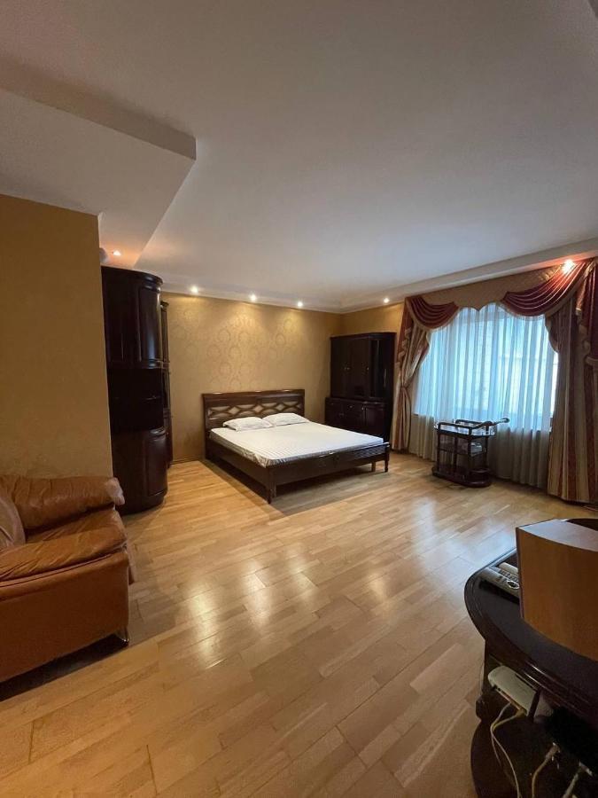 One Bedroom Kreschatik Str 4 เคียฟ ภายนอก รูปภาพ